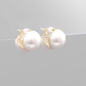 Double Pearl Open Earrings